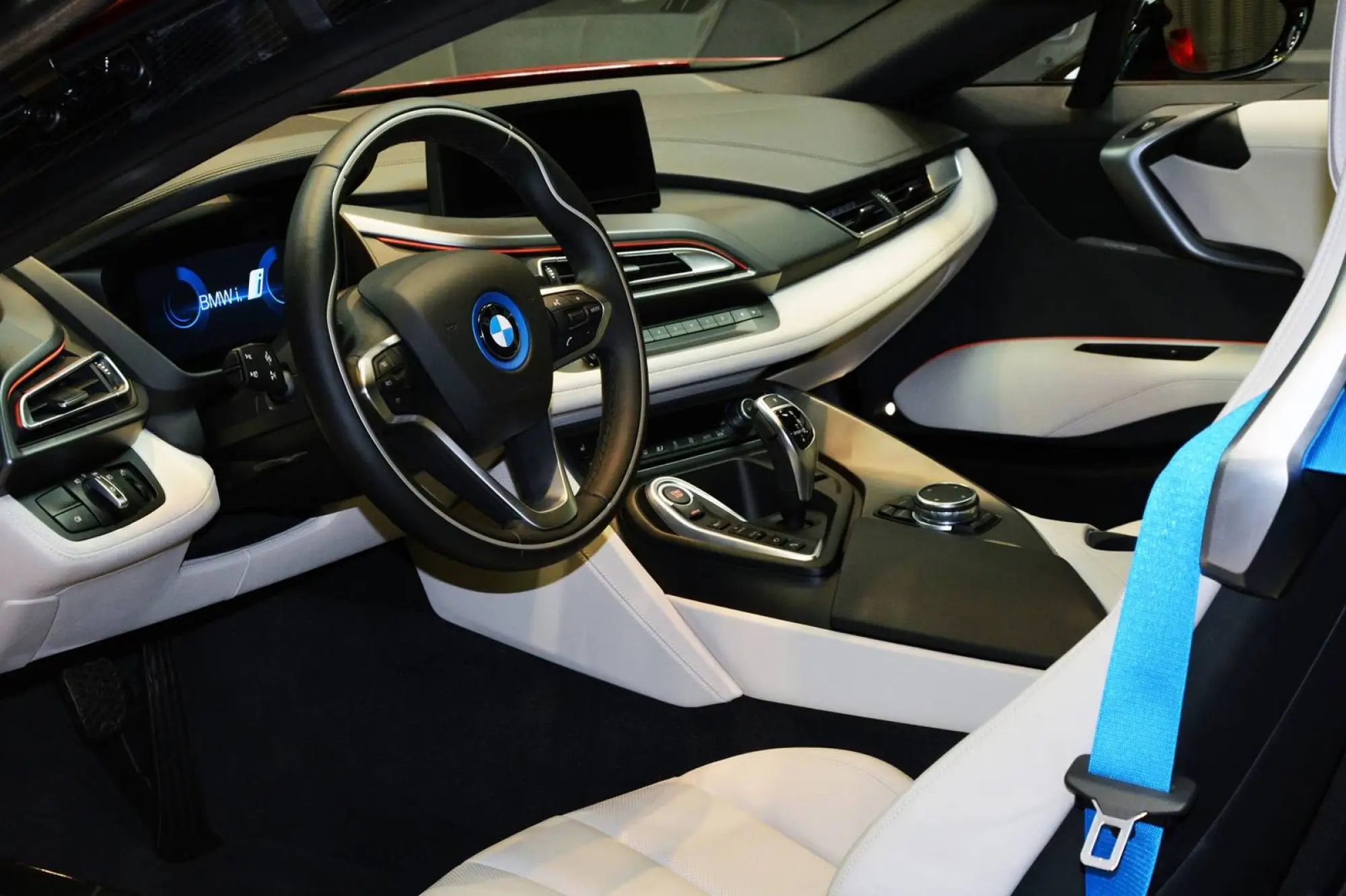 BMW i8 Lava Red - 5