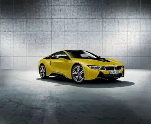 BMW i8 Protonic Frozen Black e Frozen Yellow