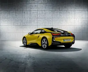 BMW i8 Protonic Frozen Black e Frozen Yellow