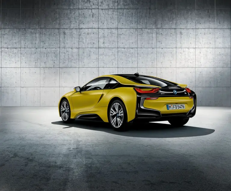 BMW i8 Protonic Frozen Black e Frozen Yellow - 10