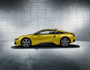 BMW i8 Protonic Frozen Black e Frozen Yellow