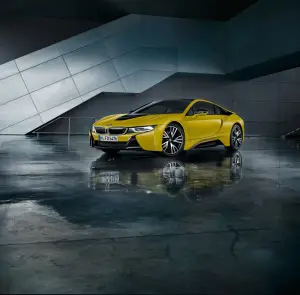 BMW i8 Protonic Frozen Black e Frozen Yellow