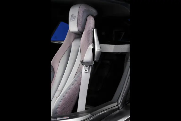 BMW i8 Protonic Red Edition - 10