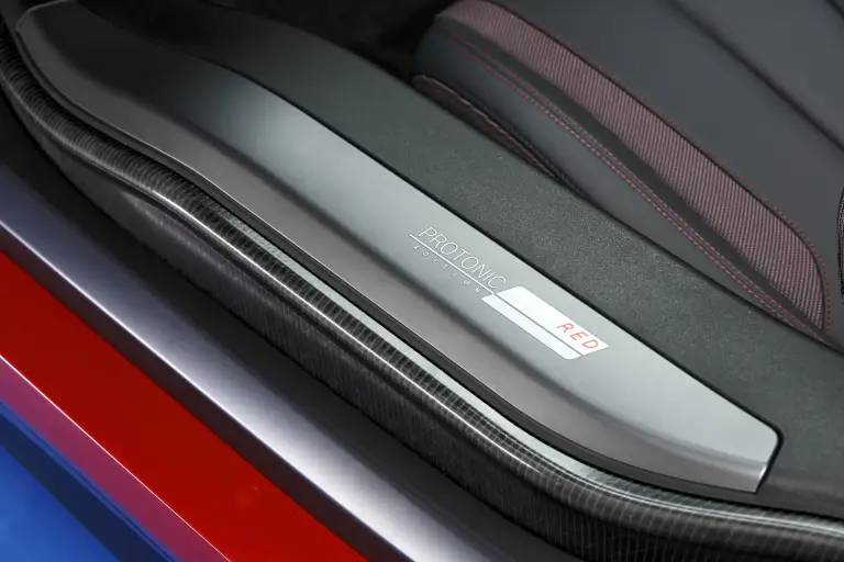 BMW i8 Protonic Red Edition - 6