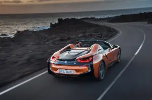 BMW i8 Roadster e nuova i8 Coupe