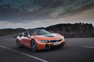 BMW i8 Roadster e nuova i8 Coupe