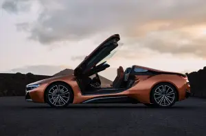 BMW i8 Roadster e nuova i8 Coupe