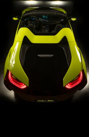 BMW i8 Roadster LimeLight Edition