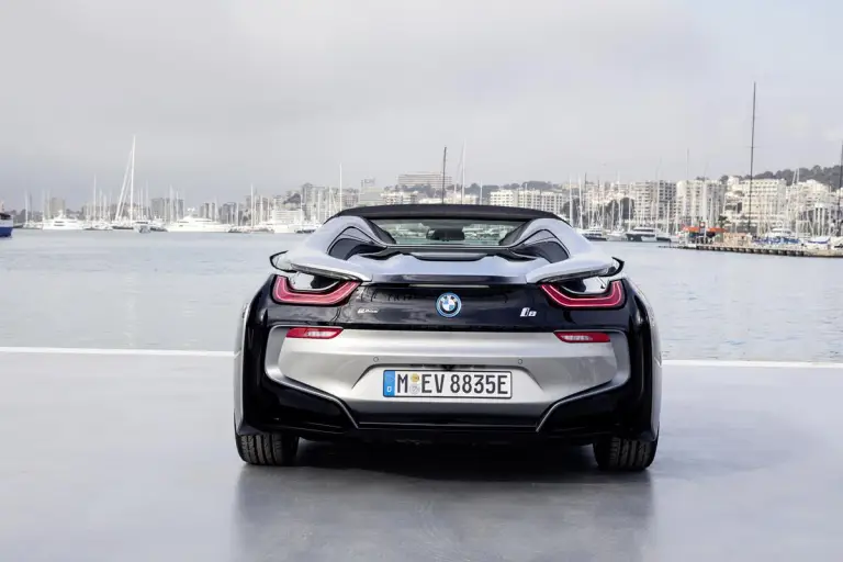 BMW i8 Roadster - 100