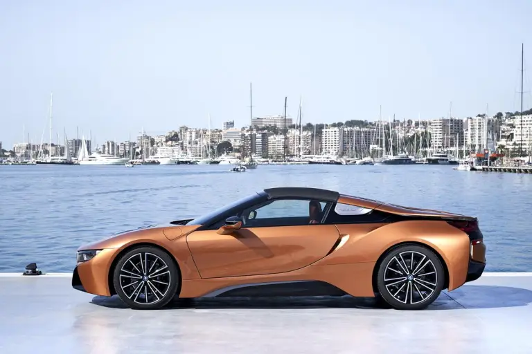 BMW i8 Roadster - 141