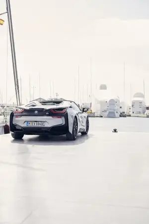 BMW i8 Roadster - 17