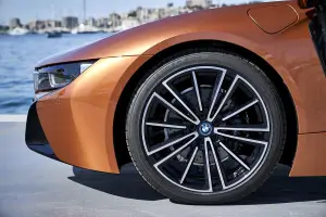 BMW i8 Roadster - 35