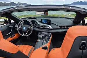 BMW i8 Roadster - 43