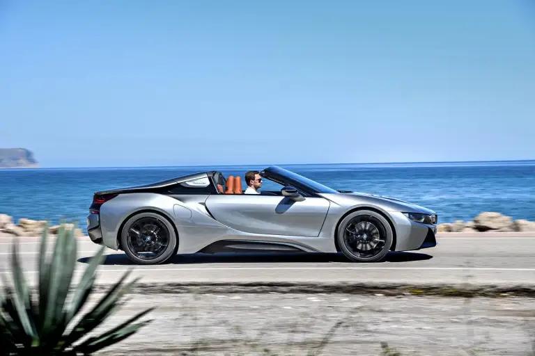 BMW i8 Roadster - 67