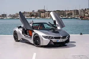 BMW i8 Roadster - 71