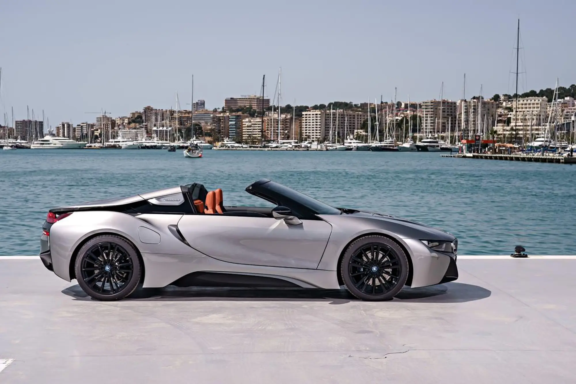 BMW i8 Roadster - 74