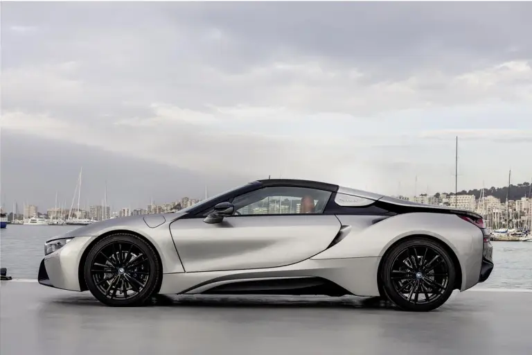 BMW i8 Roadster - 76