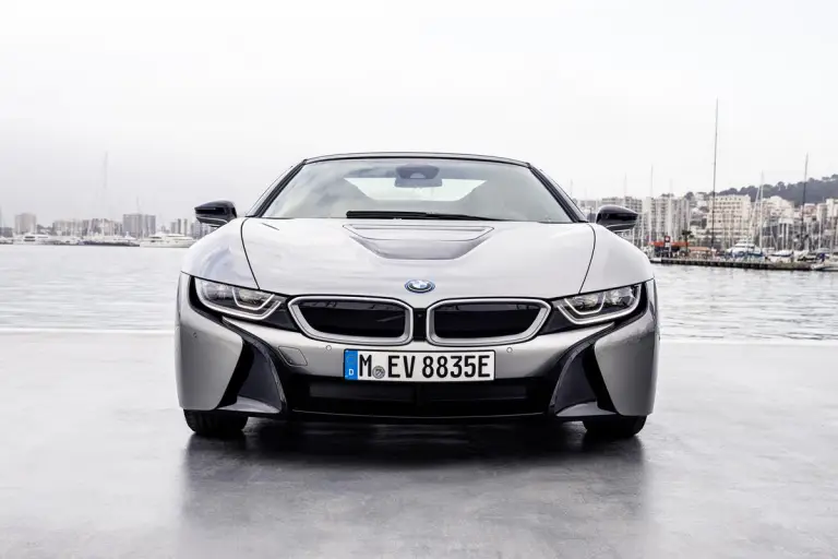 BMW i8 Roadster - 91