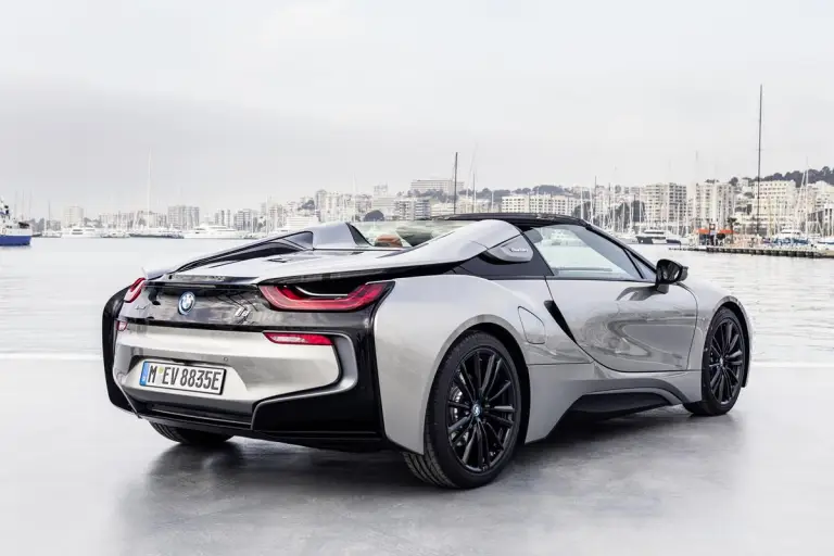 BMW i8 Roadster - 96