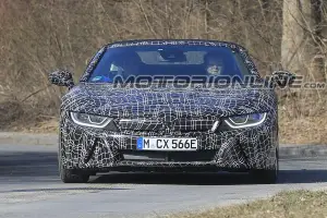 BMW i8 Spyder foto spia 12 maggio 2017