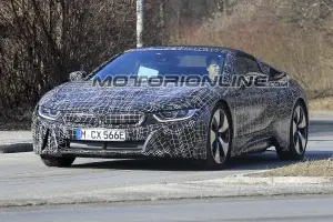 BMW i8 Spyder foto spia 12 maggio 2017 - 2