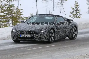 BMW i8 Spyder foto spia 16 marzo 2017