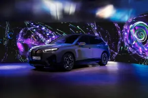 BMW iX M60 Art Mode - Foto