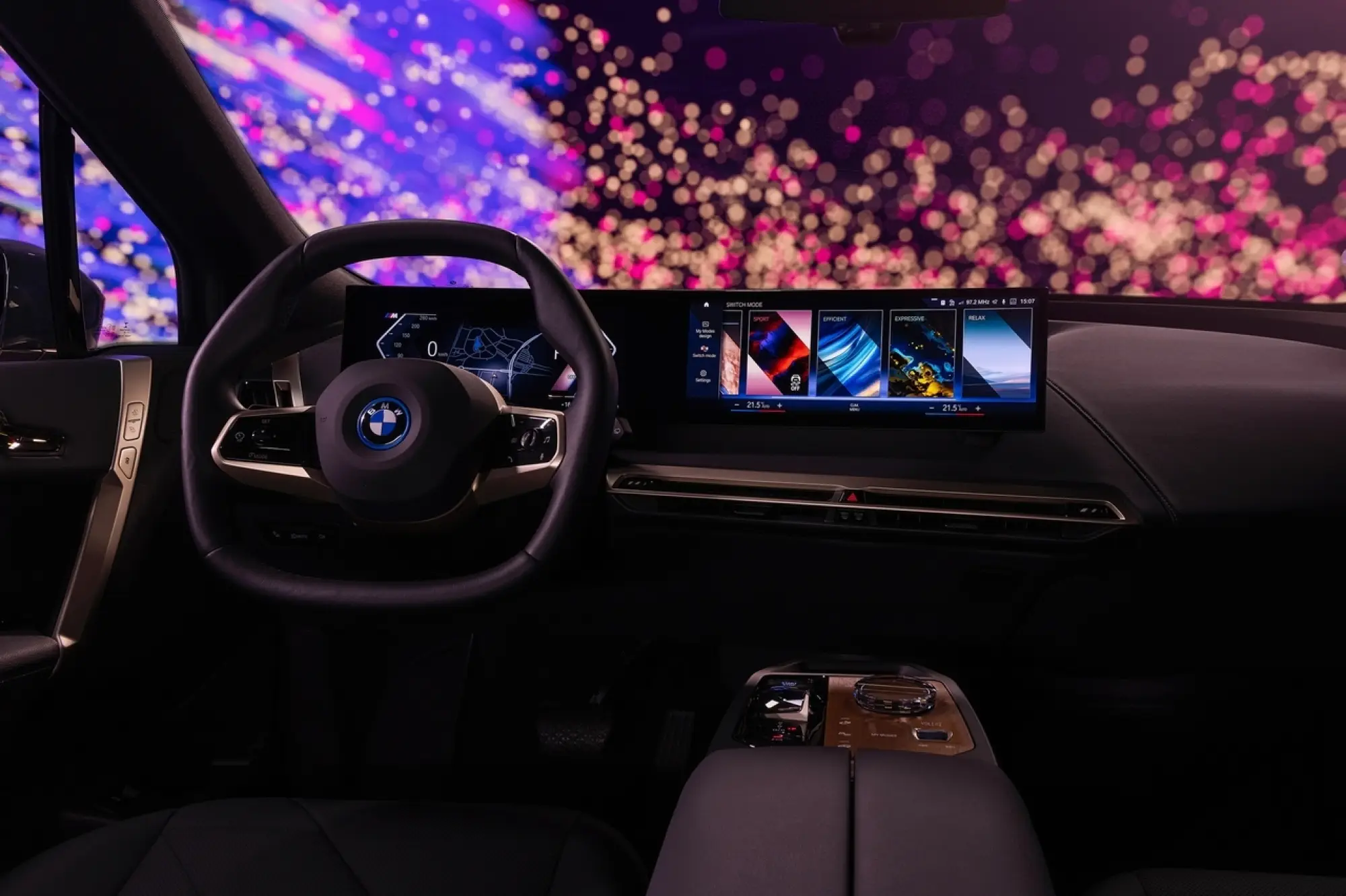 BMW iX M60 Art Mode - Foto - 16