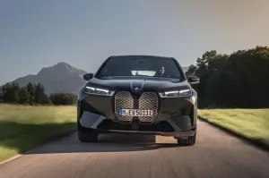 BMW iX xDrive50 - Primo Contatto 