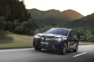 BMW iX xDrive50 - Primo Contatto 