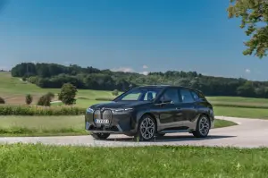 BMW iX xDrive50 - Primo Contatto 