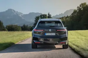 BMW iX xDrive50 - Primo Contatto 