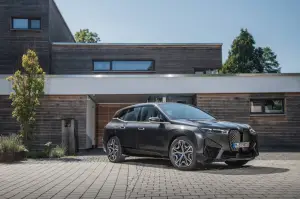 BMW iX xDrive50 - Primo Contatto 