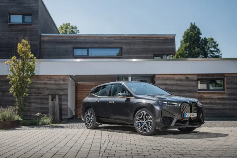 BMW iX xDrive50 - Primo Contatto  - 8