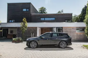 BMW iX xDrive50 - Primo Contatto 