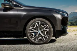 BMW iX xDrive50 - Primo Contatto 