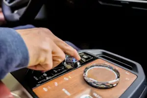 BMW iX xDrive50 - Primo Contatto 