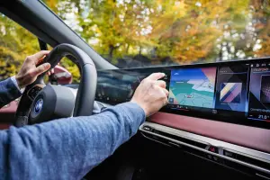 BMW iX xDrive50 - Primo Contatto 