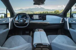 BMW iX xDrive50 - Primo Contatto 