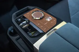 BMW iX xDrive50 - Primo Contatto 