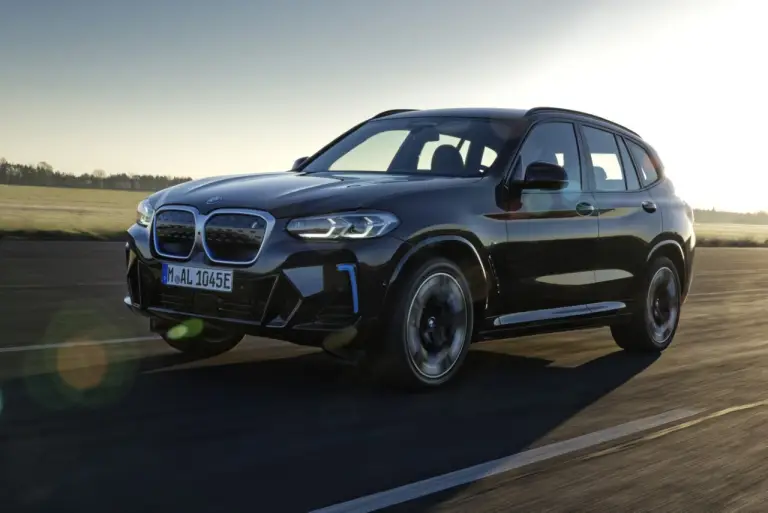 BMW iX3 2022 - Foto ufficiali - 12