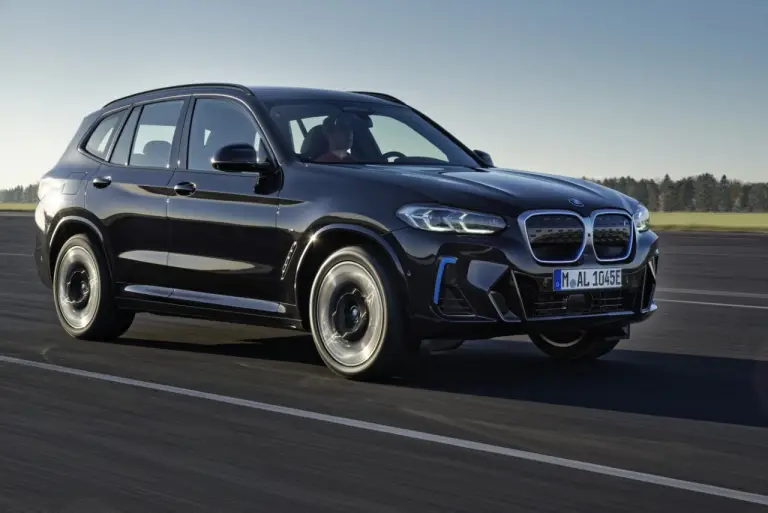 BMW iX3 2022 - Foto ufficiali - 13