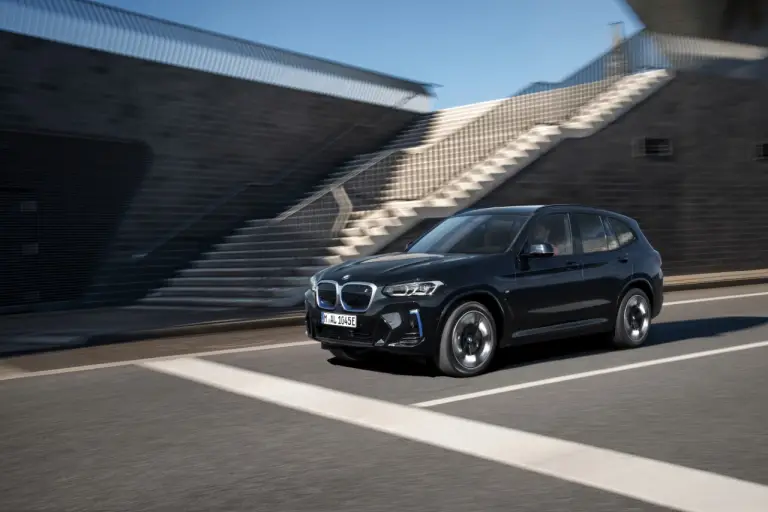 BMW iX3 2022 - Foto ufficiali - 16