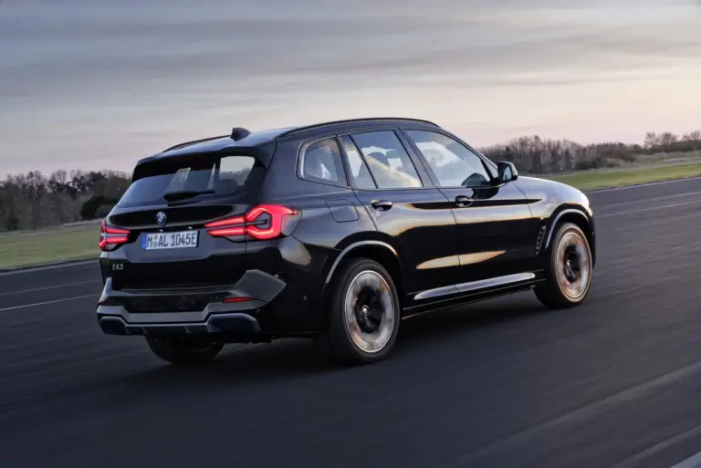 BMW iX3 2022 - Foto ufficiali - 17