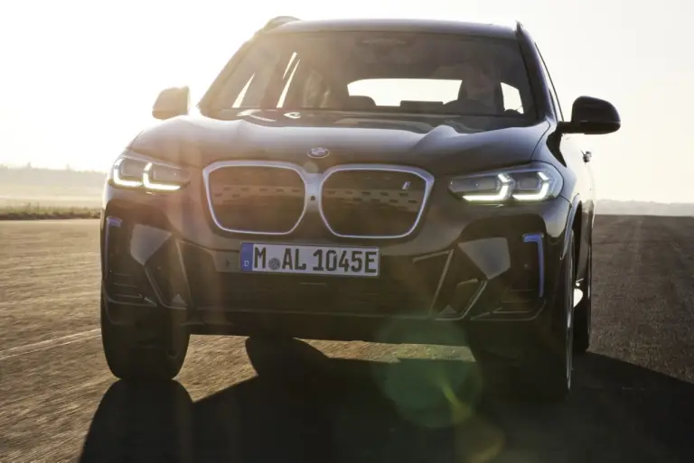 BMW iX3 2022 - Foto ufficiali - 18