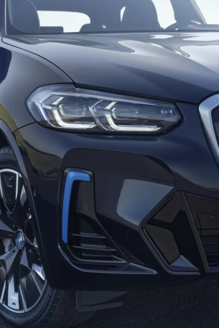 BMW iX3 2022 - Foto ufficiali - 19