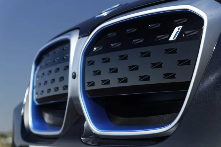 BMW iX3 2022 - Foto ufficiali - 21