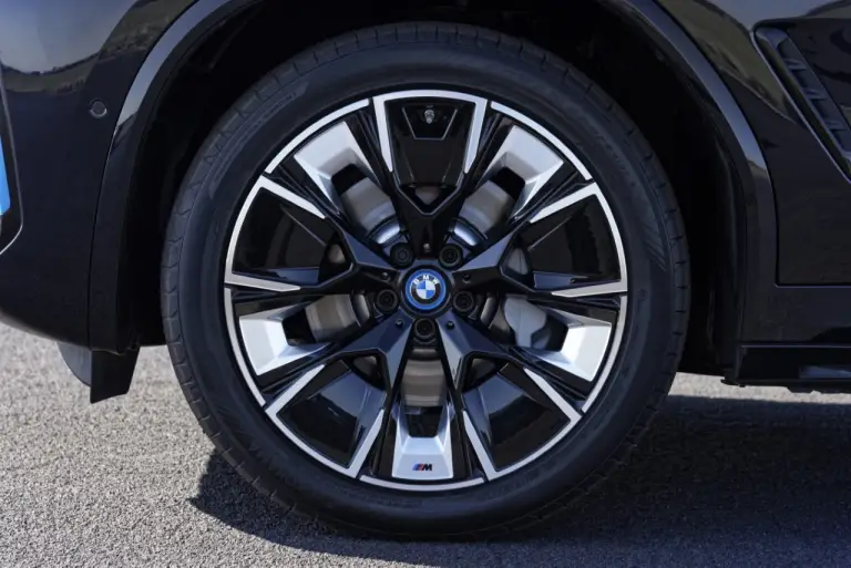 BMW iX3 2022 - Foto ufficiali - 20