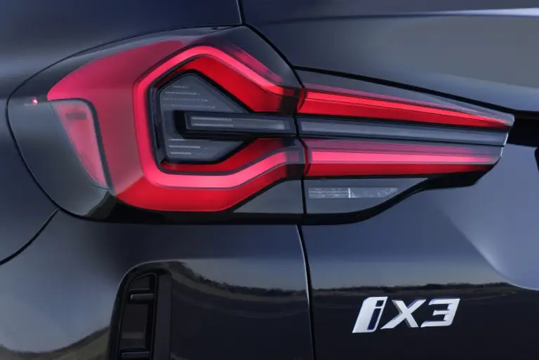BMW iX3 2022 - Foto ufficiali - 23