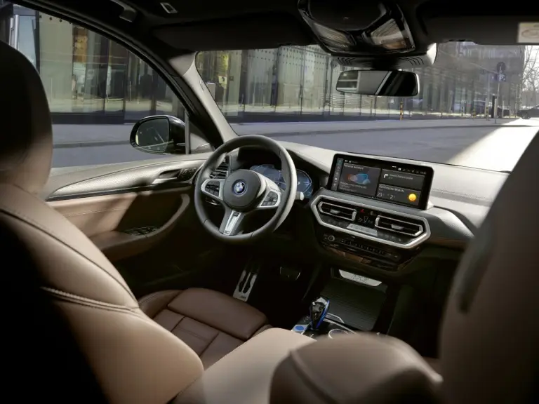 BMW iX3 2022 - Foto ufficiali - 24